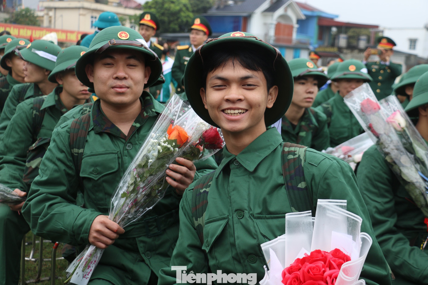 Theo báo cáo, trong thời gian chuẩn bị công tác giao nhận quân, các địa phương quản lý chặt chẽ công dân. Hội đồng nghĩa vụ quân sự các huyện, thành phố đã hoàn tất công tác chuẩn bị, tổ chức giao nhận quân đồng loạt trong hôm nay 25/2.