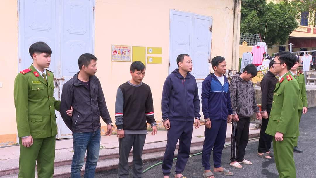 6 đối tượng bị tạm giữ hình sự. Ảnh: CACC