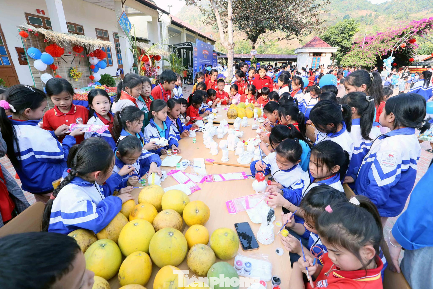 Các hoạt động nhằm phát huy tinh thần tương thân, tương ái, chăm lo, hỗ trợ thiếu nhi có hoàn cảnh khó khăn nhân dịp Tết Nguyên đán năm 2025. Bên cạnh đó, giáo dục tuyên truyền tới các em thiếu nhi ý nghĩa và tầm quan trọng đối với văn hóa đón Tết cổ truyền của dân tộc, giúp các em thêm yêu quê hương đất nước. Các hoạt động nhằm phát huy tinh thần tương thân, tương ái, chăm lo, hỗ trợ thiếu nhi có hoàn cảnh khó khăn nhân dịp Tết Nguyên đán năm 2025. Bên cạnh đó, giáo dục tuyên truyền tới các em thiếu nhi ý nghĩa và tầm quan trọng đối với văn hóa đón Tết cổ truyền của dân tộc, giúp các em thêm yêu quê hương đất nước.