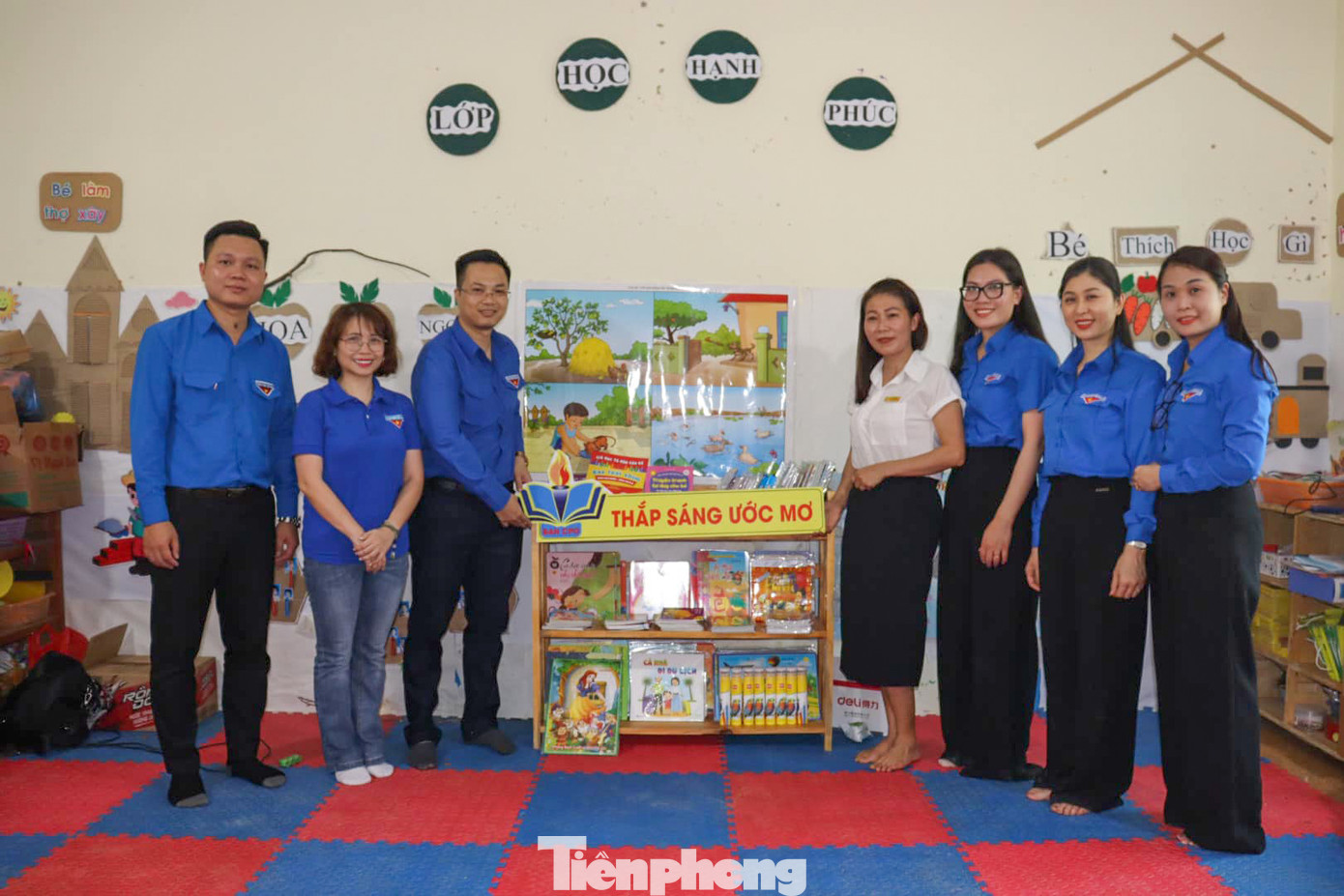 tặng 4 tủ sách thiếu nhi, 1.000 đầu sách, truyện,...