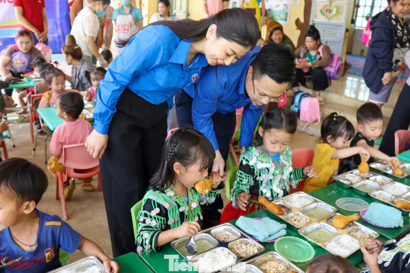 Đồng thời, các cấp bộ đoàn đã hỗ trợ 300 suất ăn cho các em học sinh;