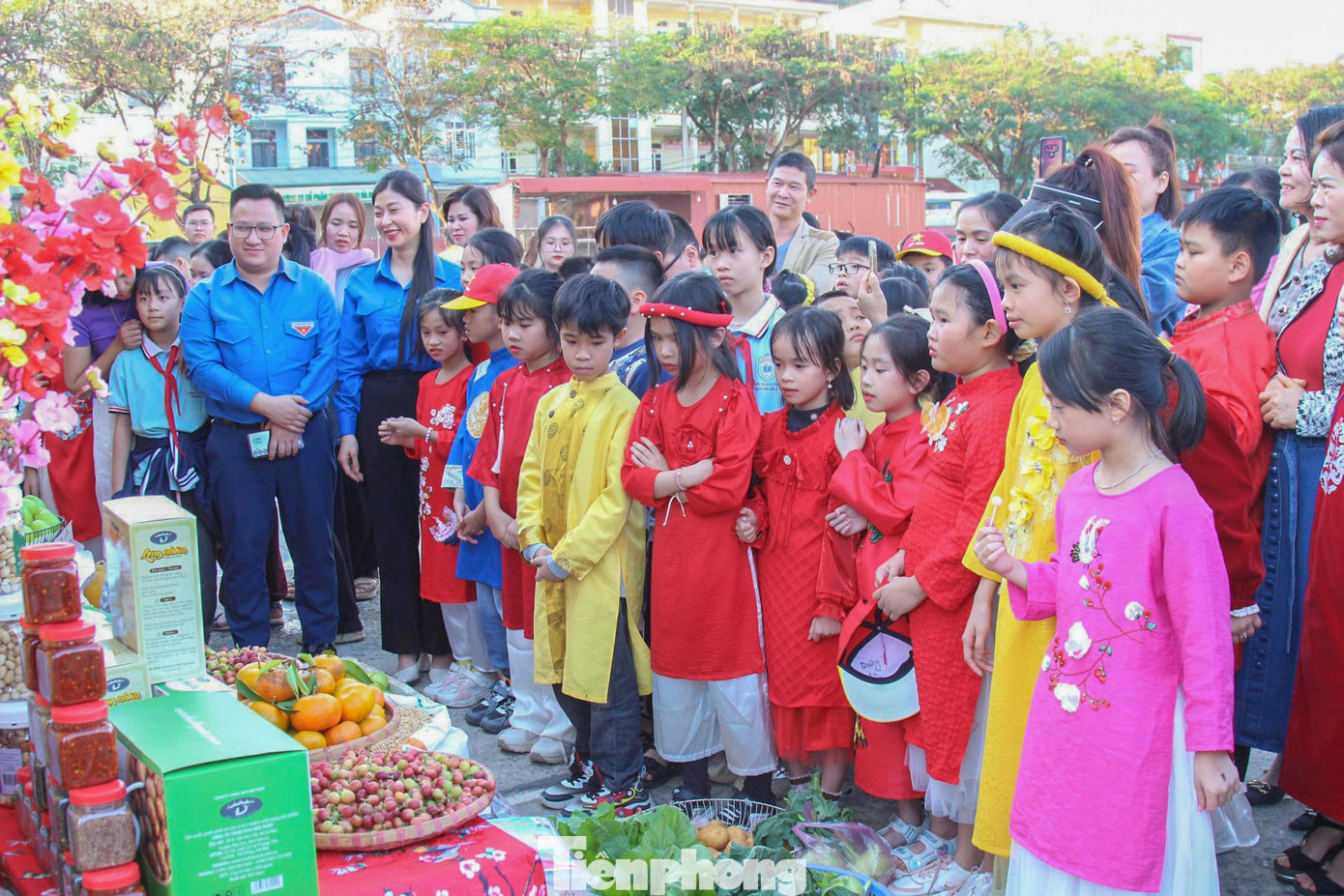 Dự chương trình có chị Cầm Thị Huyền Trang - Bí thư Tỉnh Đoàn Sơn La; anh Nguyễn Tuấn Anh - Phó Bí thư Tỉnh Đoàn, Chủ tịch Hội đồng Đội tỉnh, Chủ tịch Hội Sinh viên Việt Nam tỉnh; cùng các anh, chị Thường trực Tỉnh Đoàn; thường trực Hội đồng Đội tỉnh.