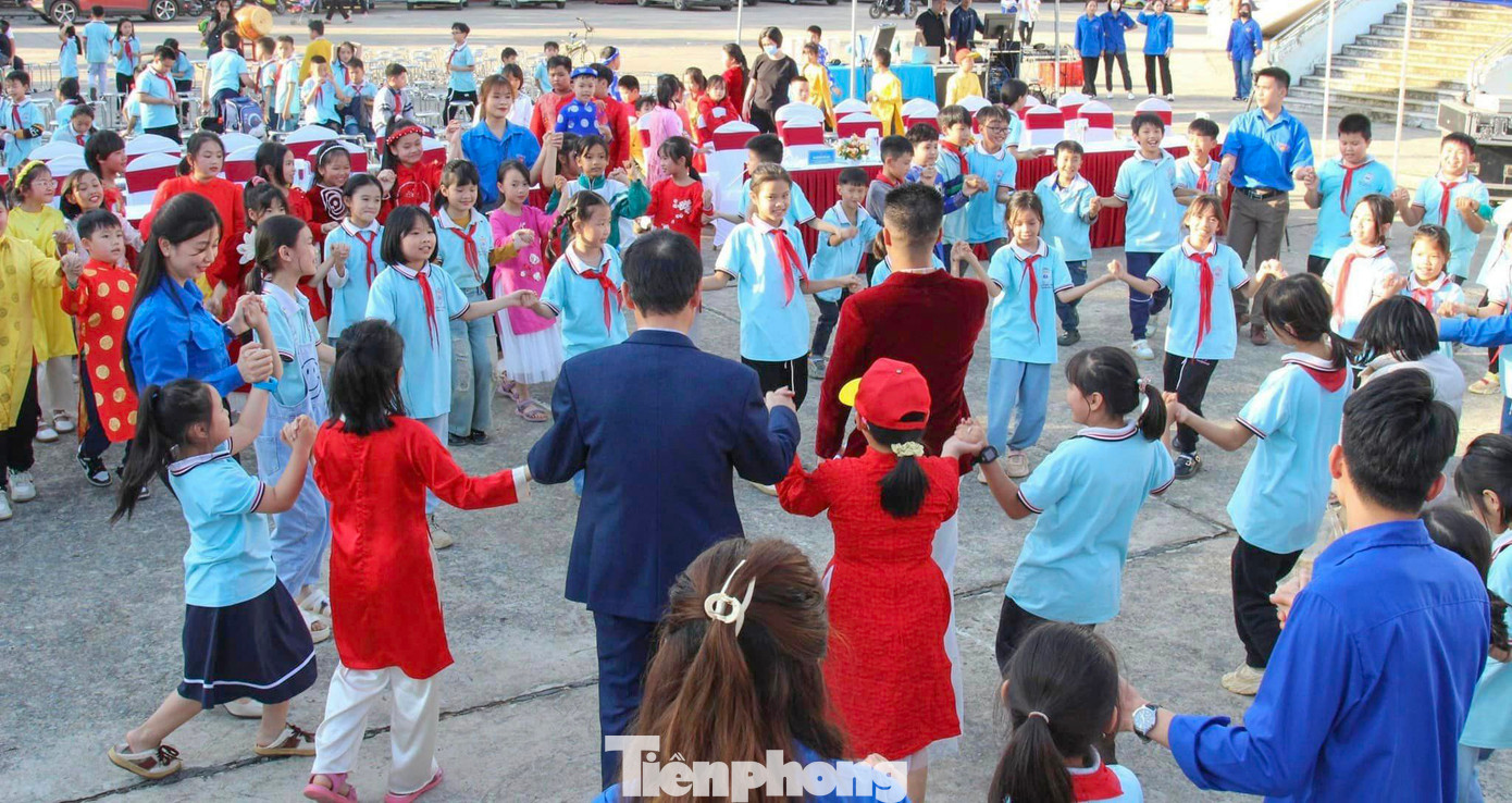 Chiều 19/1, Tỉnh Đoàn, Hội đồng Đội tỉnh Sơn La tổ chức hoạt động “Không gian trải nghiệm văn hoá Tết cổ truyền năm 2024” tại Trung tâm hoạt động thanh thiếu nhi tỉnh.