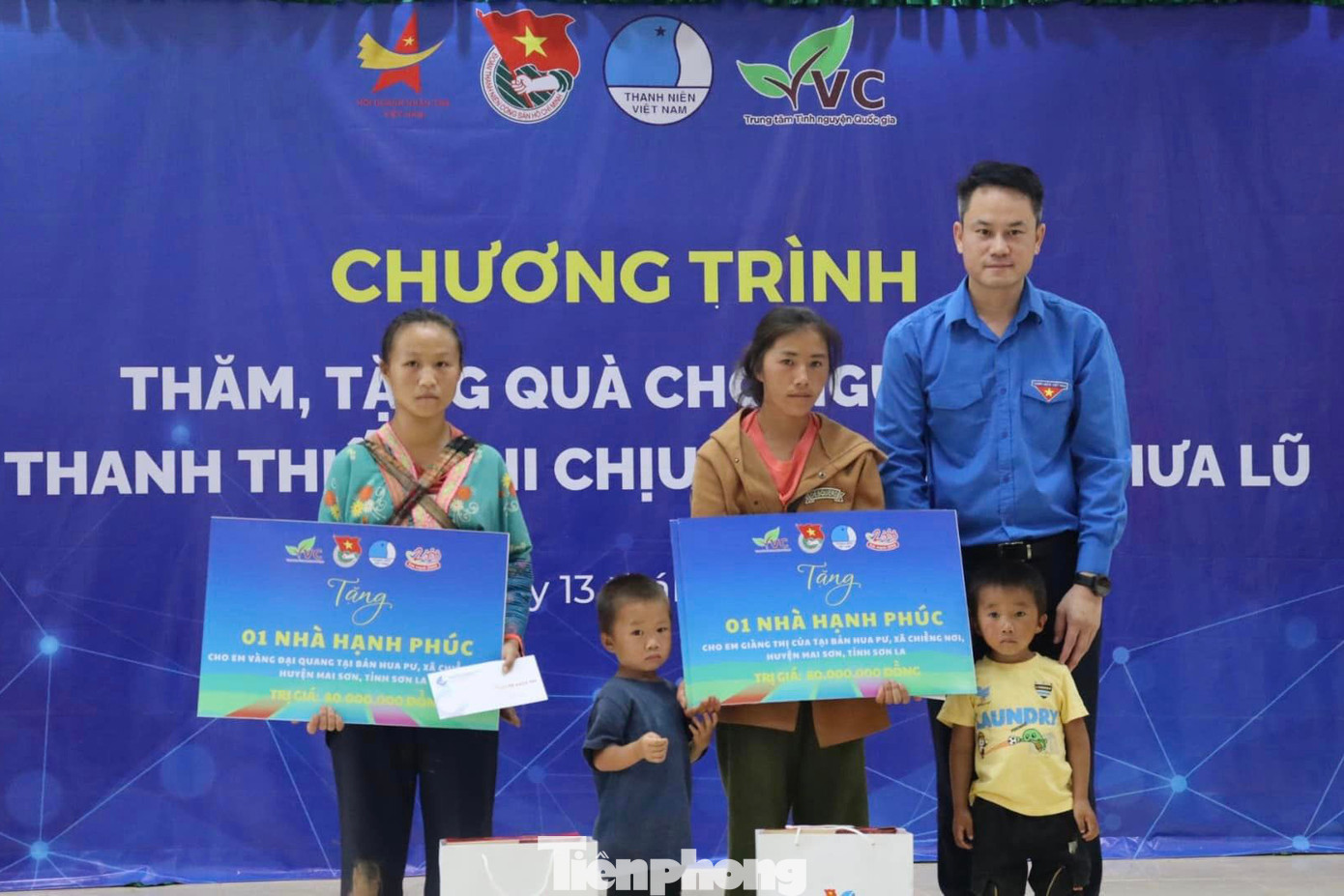 Tặng 2 ngôi nhà hạnh phúc cho 2 thiếu nhi mồ côi, bị sập nhà do mưa lũ tại bản Hua Pư, xã Chiềng Nơi. Tổng trị giá nguồn lực hỗ trợ là trên 700 triệu đồng. Tặng 2 ngôi nhà hạnh phúc cho 2 thiếu nhi mồ côi, bị sập nhà do mưa lũ tại bản Hua Pư, xã Chiềng Nơi. Tổng trị giá nguồn lực hỗ trợ là trên 700 triệu đồng.