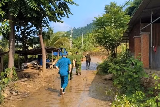 50/108 hộ dân đã đồng ý di dời đến nơi an toàn.