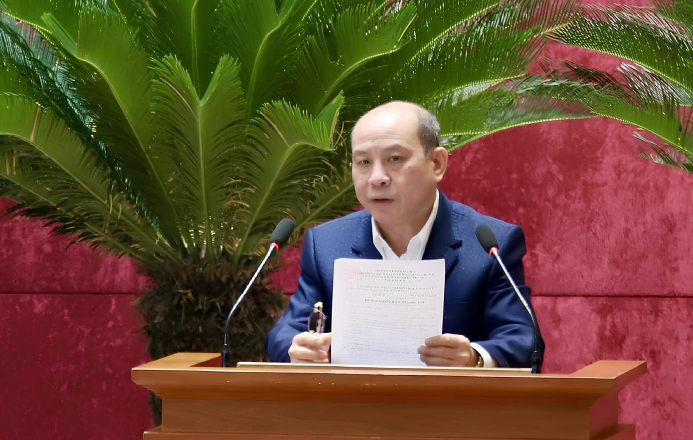 100% đại biểu tán thành giới thiệu ông Bùi Đức Hinh, Phó Bí thư Thường trực Tỉnh ủy, Chủ tịch HĐND tỉnh Hòa Bình giữ chức danh Chủ tịch UBND tỉnh Hòa Bình.