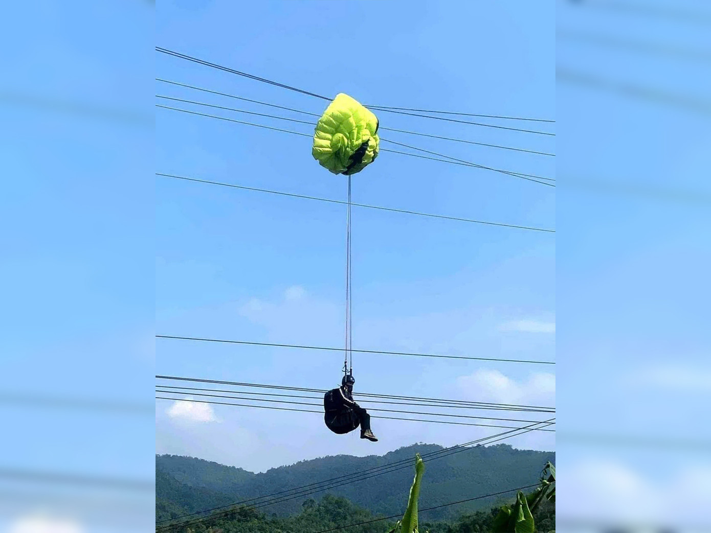 Đây là trường hợp bay dù lượn chui được phát hiện trên địa bàn TP Hòa Bình.