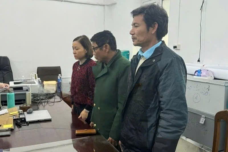 3 bị cáo bị khởi tố, bắt tạm giam về tội “Lợi dụng chức vụ, quyền hạn trong khi thi hành công vụ”. Ảnh: Công an Hòa Bình