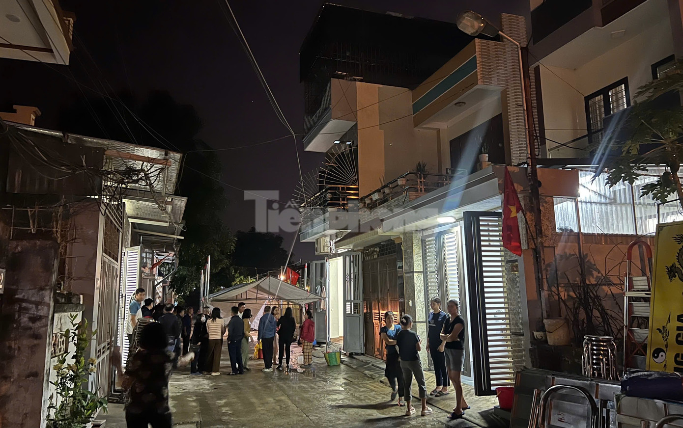 Hiện trường vụ nghi án hàng xóm sát hại thầy giáo.