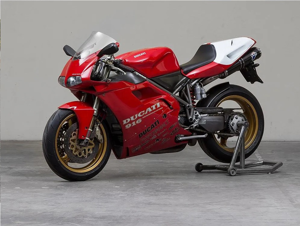 9. Ducati 916 1994 (257 km/h).