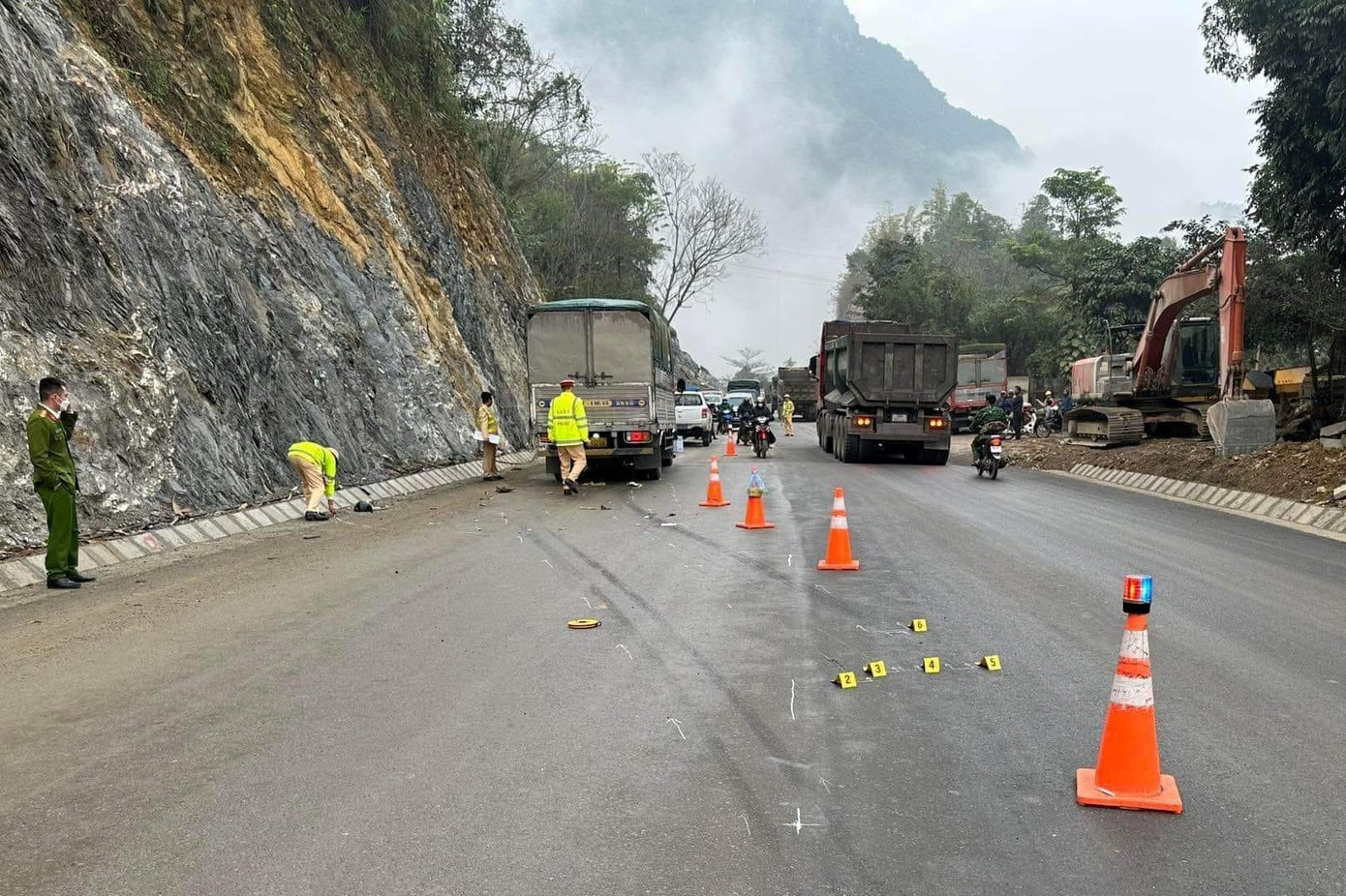 Hiện trường vụ tai nạn tại khu vực dốc Cun