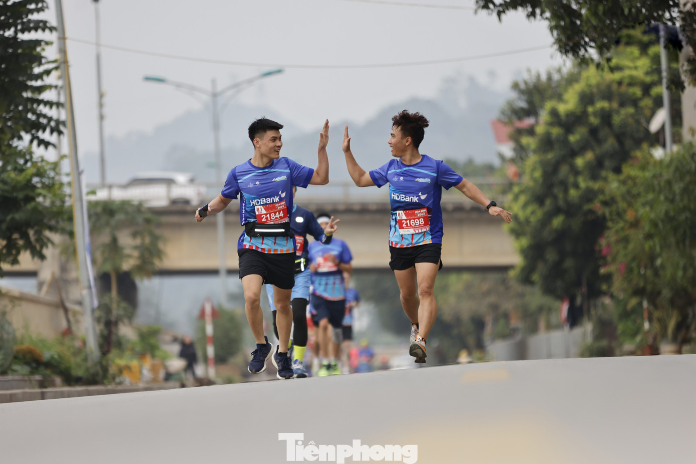 Thời tiết thuận lợi cùng với tinh thần đoàn kết, sẻ chia và trách nhiệm cộng đồng đã giúp các vận động viên nhanh chóng bứt phá về đích.