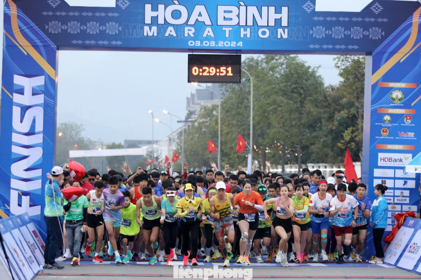 Ngày 3/3, Giải chạy Hoà Bình Marathon 2024 diễn ra với những vòng thi đấu sôi động nhưng cũng không kém phần gay cấn, quyết liệt trên cung đường, với các điểm đến nổi tiếng của TP Hoà Bình.
