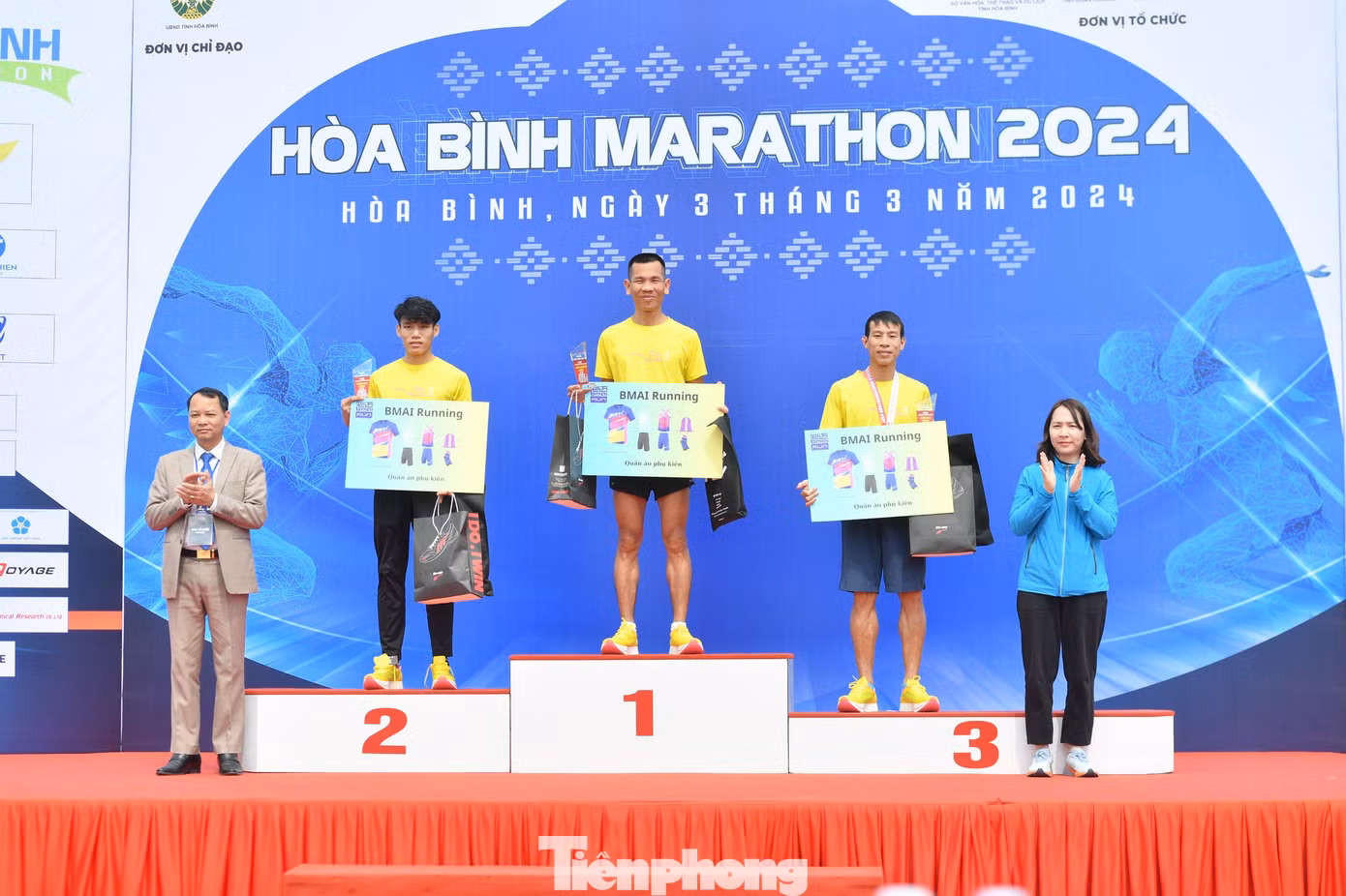 Tại chương trình bế mạc, ban tổ chức đã trao 12 giải nhất, nhì, ba cho các vận động viên ở cự ly 5km, 21km.