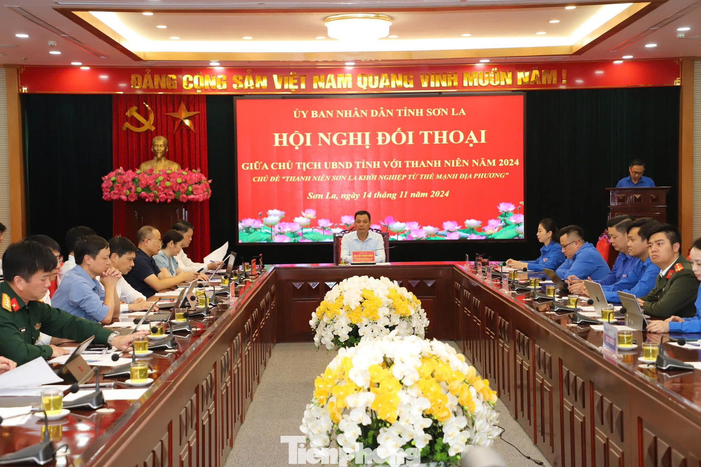 Phó Chủ tịch UBND tỉnh Sơn La - ông Nguyễn Thành Công chủ trì hội nghị đối thoại.