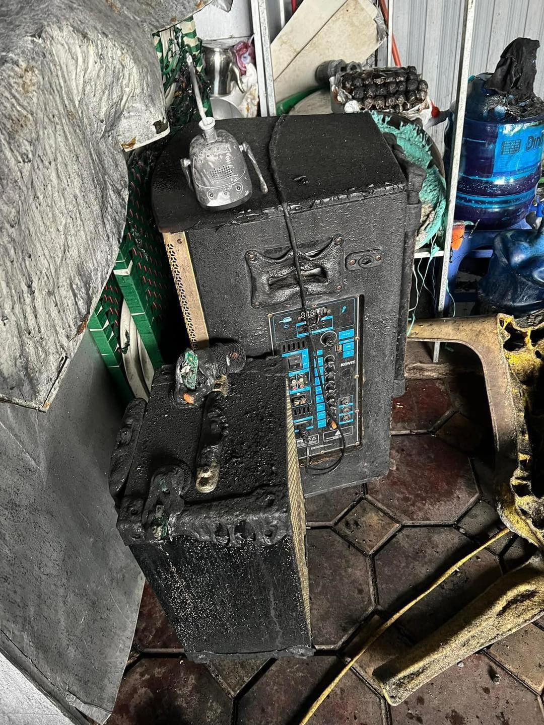 Theo lực lượng chức năng, nguyên nhân ban đầu được nhận định có thể do chập điện dẫn đến gây cháy. Hiện vụ việc đang được tiếp tục điều tra làm rõ.