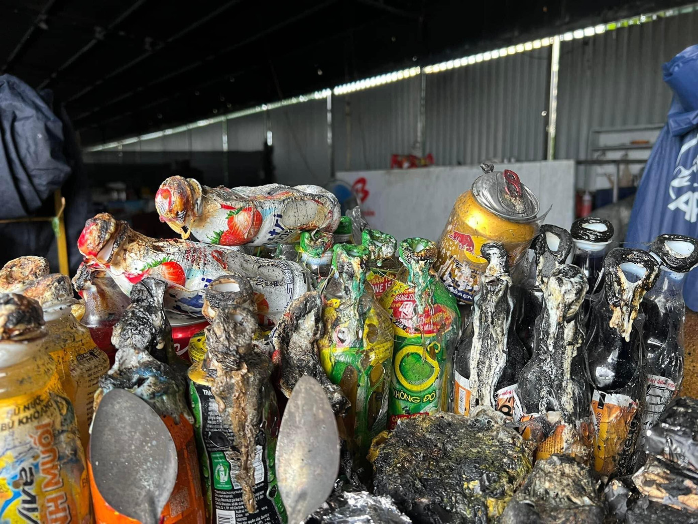 Được biết, các ki-ốt trên phần lớn kinh doanh buôn bán nước giải khát và đồ chơi trẻ em.