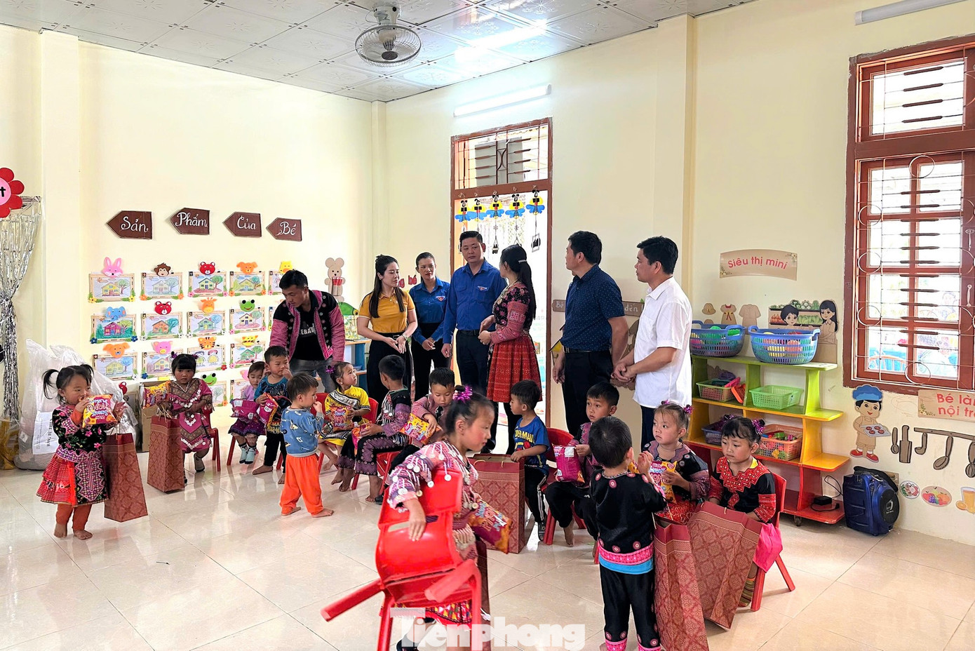 Công trình được xây dựng với quy mô 1 phòng học 42m2 và 1 nhà vệ sinh khép kín do Trung tâm Tình nguyện Quốc gia, Dự án Sức mạnh 2000 kêu gọi tài trợ và Dự án Nuôi em hỗ trợ với tổng trị giá 210 triệu đồng. Công trình được xây dựng với quy mô 1 phòng học 42m2 và 1 nhà vệ sinh khép kín do Trung tâm Tình nguyện Quốc gia, Dự án Sức mạnh 2000 kêu gọi tài trợ và Dự án Nuôi em hỗ trợ với tổng trị giá 210 triệu đồng.