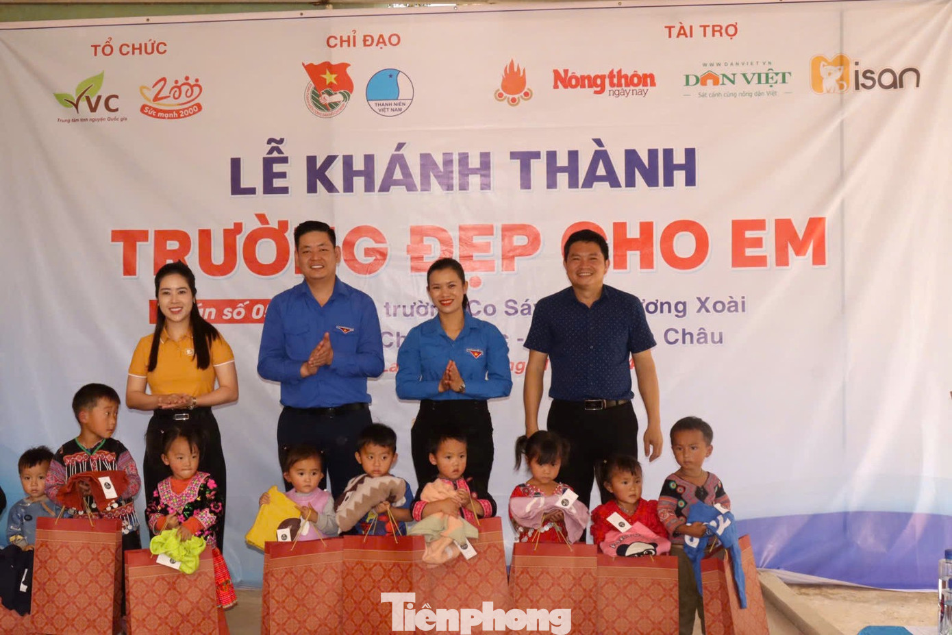 Vừa qua, ngày 12/11, Tỉnh Đoàn Sơn La, Hội LHTN Việt Nam tỉnh phối hợp với Báo Nông Thôn Ngày Nay/Điện tử Dân Việt, Công ty Cổ phần Thương mại Misan Việt Nam tổ chức khánh thành công trình “Trường đẹp cho em” tại Điểm trường Co Sáy, Trường Mầm non Hương Xoài (xã Chiềng Hặc, huyện Yên Châu, tỉnh Sơn La). Vừa qua, ngày 12/11, Tỉnh Đoàn Sơn La, Hội LHTN Việt Nam tỉnh phối hợp với Báo Nông Thôn Ngày Nay/Điện tử Dân Việt, Công ty Cổ phần Thương mại Misan Việt Nam tổ chức khánh thành công trình “Trường đẹp cho em” tại Điểm trường Co Sáy, Trường Mầm non Hương Xoài (xã Chiềng Hặc, huyện Yên Châu, tỉnh Sơn La).