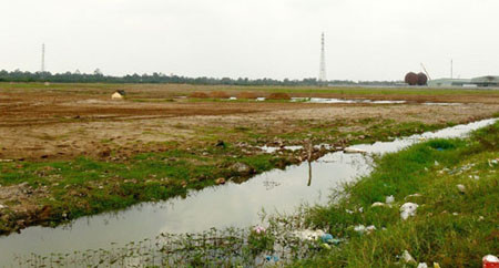 Đất để hoang chờ dự án, dự án chờ vụ kiện…