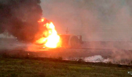 Toa tàu bốc cháy. Toa tàu bốc cháy