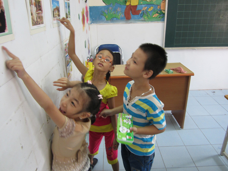 Phút giải lao chơi đùa của các bé