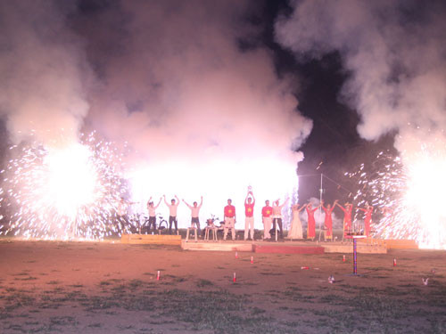 Sản phẩm của Nhà máy Z121 tạo ra hiệu ứng ánh sáng, âm thanh nhưng không có tiếng nổ. Ảnh: MINH NGUYÊN