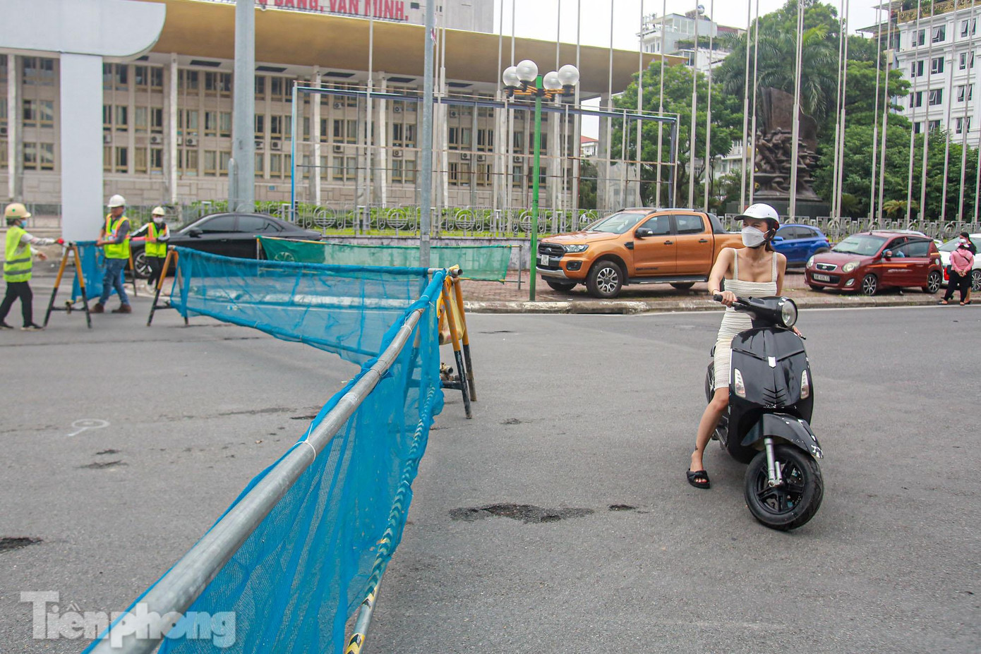 Theo kế hoạch trước đó, đoạn rào chắn giai đoạn 2 dài 130 m, rộng 29 m, bề rộng mặt đường tạm lưu thông trên đường Trần Hưng Đạo theo hướng từ Trần Bình Trọng đi Quán Sứ còn 2,1 m; tiến độ thi công dự kiến 510 ngày (17 tháng).