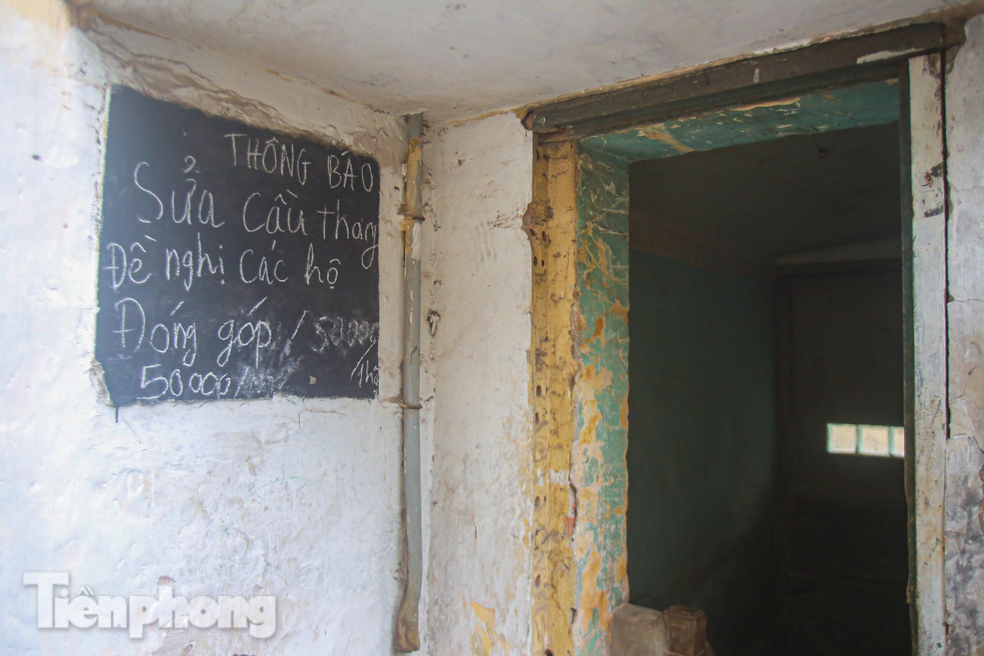 Thông báo đóng góp sửa cầu thang tại khu biệt thự cũ.