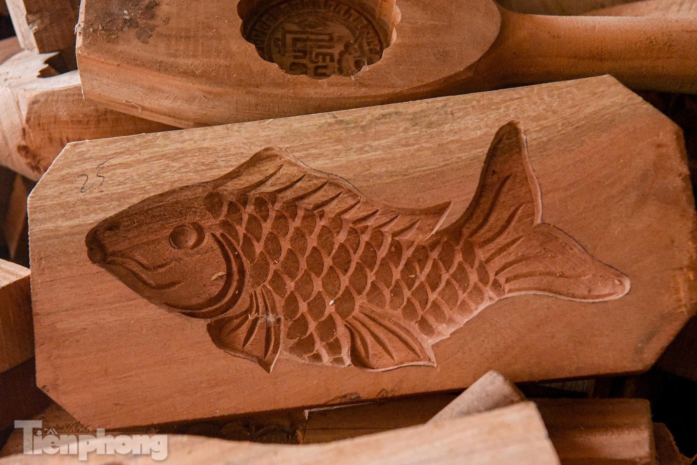 Mỗi khuôn có giá dao động từ 150.000-500.000đ/chiếc. Khuôn cầu kỳ có giá đến hàng triệu đồng tùy theo kích cỡ khuôn.