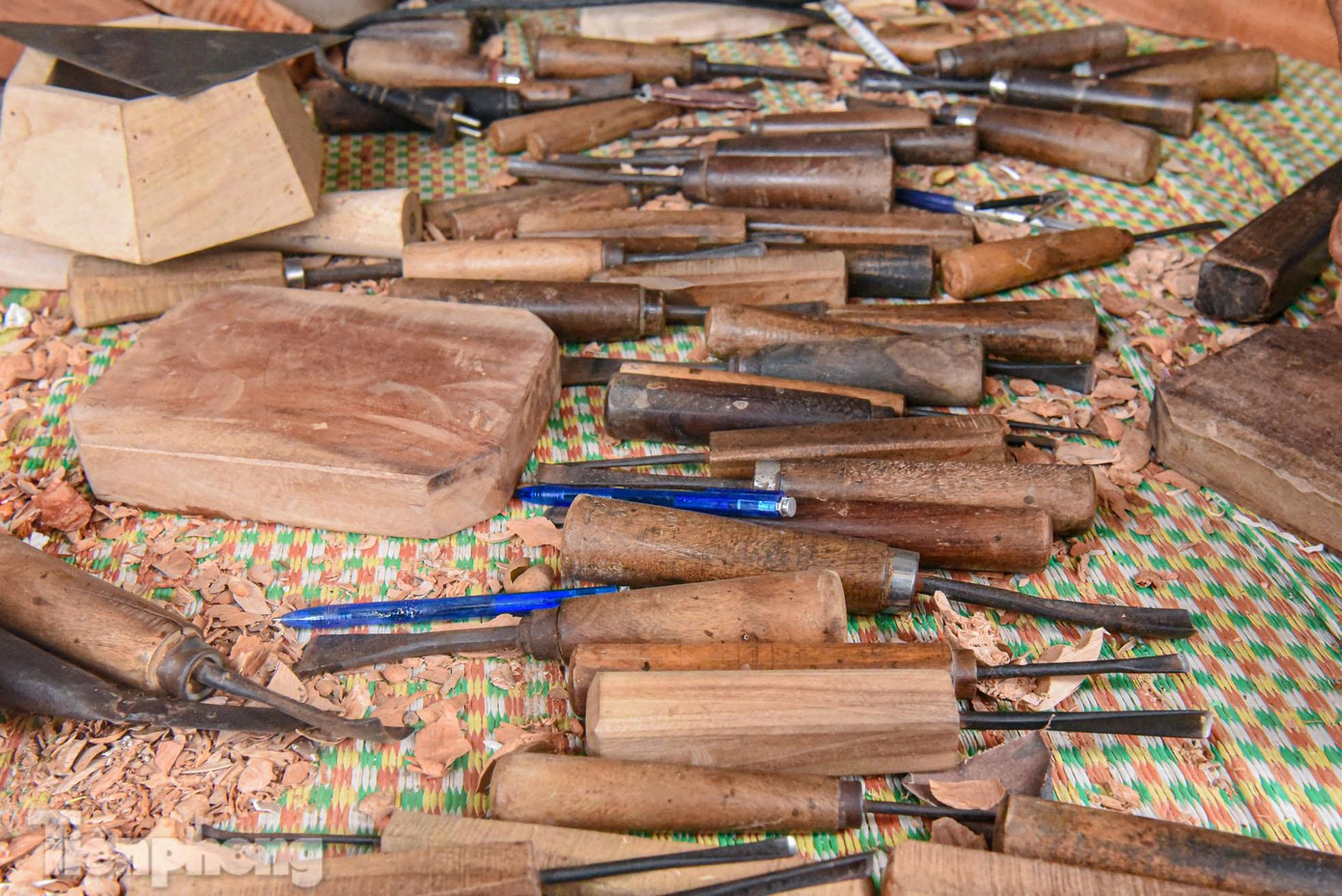 Bộ đồ nghề thủ công của ông Bản trong 40 năm qua.
