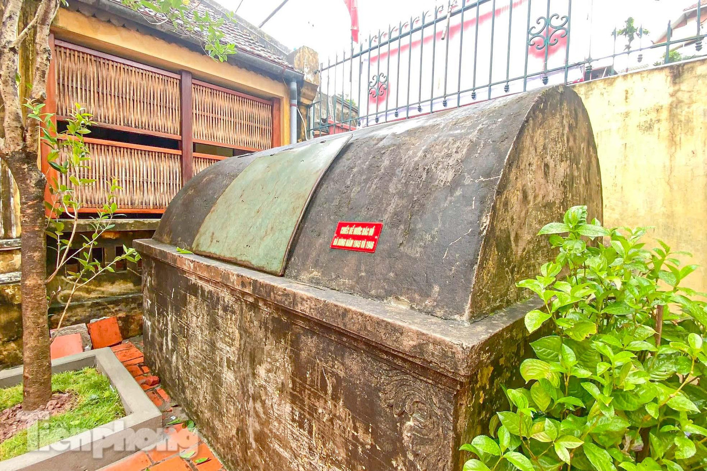 Bể nước mà Chủ tịch Hồ Chí Minh đã dùng từ năm 1945 nay vẫn còn nguyên vẹn.