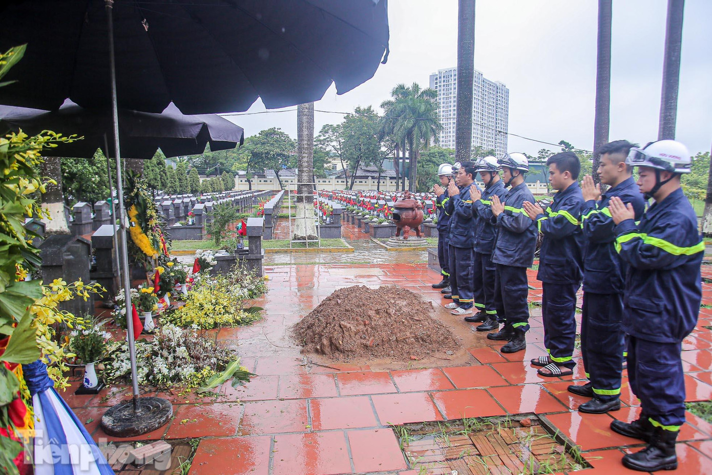 Sự hy sinh quên mình để dập lửa cứu người của 3 chiến sĩ cảnh sát PCCC vừa qua đã khiến nhiều người không khỏi xót thương, luyến tiếc.