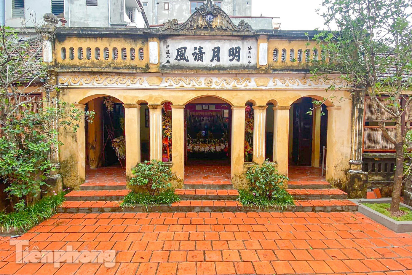 Chiều 23/8 đến ngày 25/8/1945, từ chiến khu Việt Bắc về Hà Nội, Chủ tịch Hồ Chí Minh đã nghỉ tại ngôi nhà của cụ Nguyễn Thị An, là cơ sở cách mạng thời kỳ 1941-1945 thuộc thôn Phú Gia, xã Phú Thượng, huyện Từ Liêm (nay là phường Phú Thượng, quận Tây Hồ). Tại đây, Người đã nghe báo cáo về kết quả Tổng khởi nghĩa trong cả nước và bàn việc chuẩn bị ra mắt chính phủ nước Việt Nam Dân Chủ Cộng Hòa tại Thủ đô Hà Nội với các đồng chí trong Ban thường vụ Trung ương Đảng như: Trường Chinh, Võ Nguyên Giáp, Trần Đăng Ninh, Nguyễn Lương Bằng… Ngày 24/11/1946, nhân dân xã Phú Thượng vinh dự đón Bác về thăm lần thứ hai. Sáng hôm đó, Bác thăm hỏi và dùng cơm với gia đình cụ An. Buổi chiều, Bác nói chuyện với cán bộ khu Lãng Bạc và chính quyền, đoàn thể thôn Phú Gia.