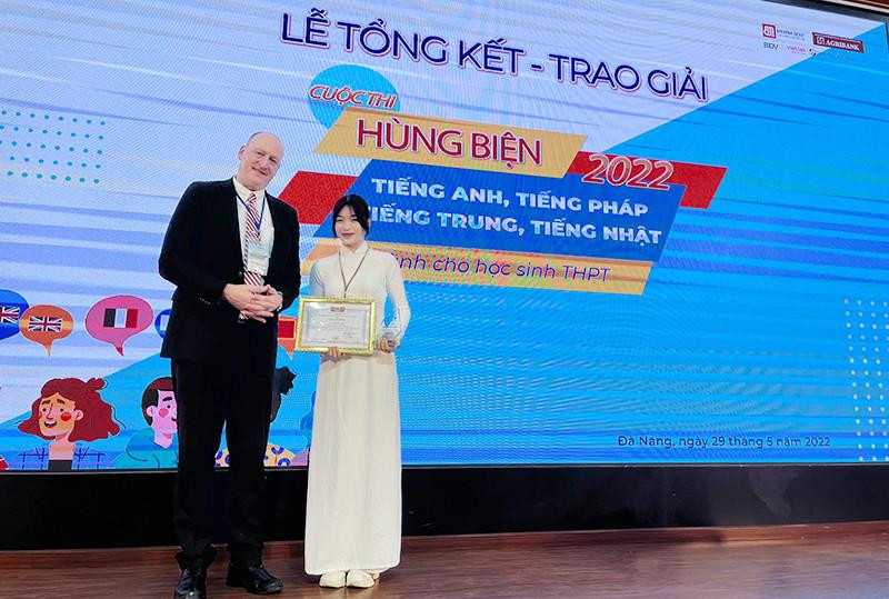 Anna nhận giải Khuyến khích Cuộc thi Hùng biện tiếng Anh, tiếng Pháp, tiếng Trung, tiếng Nhật 2022