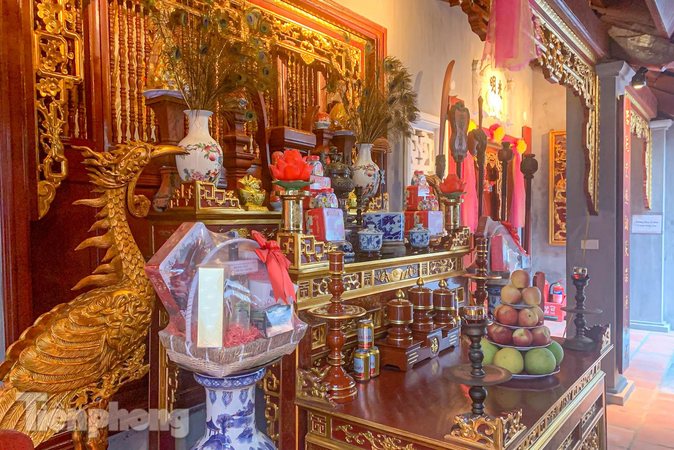 Ở Việt Nam có hai Thần Lửa, trong đó vị Quang Hoa Mã Nguyên Súy được thờ phụng tại đền Hỏa Thần. Theo truyền thuyết, Nguyên Súy được nghe thuyết pháp tụng kinh nhiều và trở thành môn đệ Phật gia. Do tính “Hỏa” nên không giữ được nghiêm giới luật, phải xuống trần đầu thai vào nhà họ Phùng, Khi đắc đạo được về trời làm môn đệ của Ngọc Hoàng Thượng Đế, chuyên việc trừ hỏa tai. Và như thế có thể coi “Thần Hỏa” là "ông tổ" nghề phòng cháy chữa cháy.