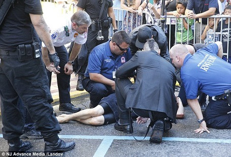 Ảo thuật gia suýt chết ngạt khi đang trình diễn ảnh 3