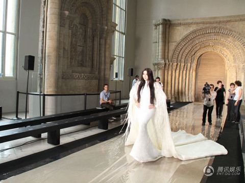 Phạm Băng Băng luyện tập cho phần trình diễn của mình