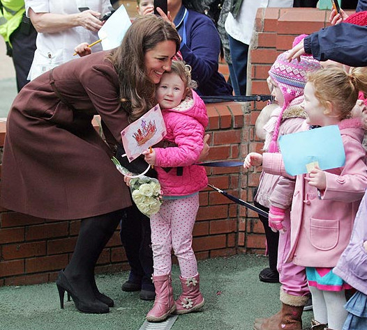  Kate tại một bệnh viện ở Liverpool