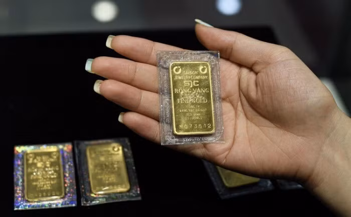 Giá vàng SJC được dự đoán giảm mạnh khi chịu tác động kép từ giá thế giới và phiên đấu thầu.