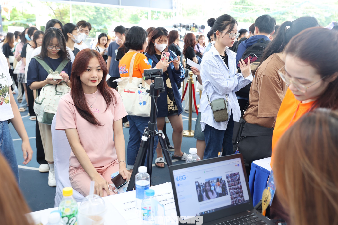 Chỉ cần "chụp ảnh", các bạn trẻ có ngay tiền trong tài khoản để trải nghiệm Chỉ cần "chụp ảnh", các bạn trẻ có ngay tiền trong tài khoản để trải nghiệm