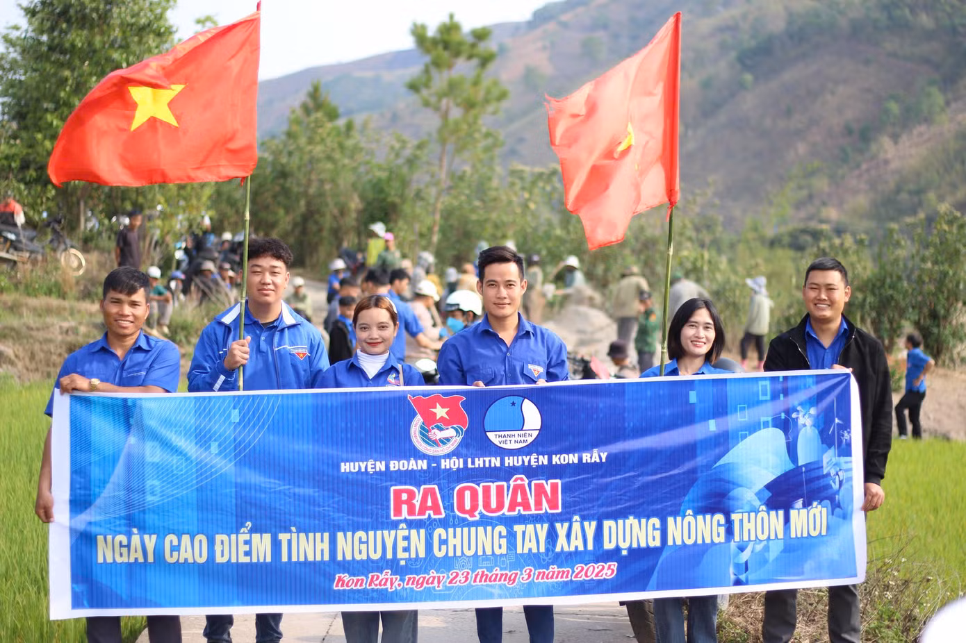 Hơn 2.700 đoàn viên, thanh niên đồng loạt ra quân xây dựng nông thôn mới