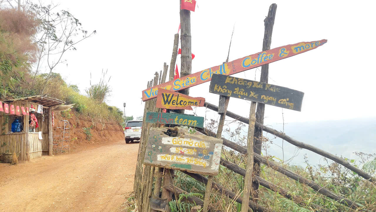 Chủ quán cà phê "View siêu chill" đã bị xử phạt hành chính sau hàng loạt sai phạm về xây dựng và hoạt động kinh doanh. Chủ quán cà phê "View siêu chill" đã bị xử phạt hành chính sau hàng loạt sai phạm về xây dựng và hoạt động kinh doanh.