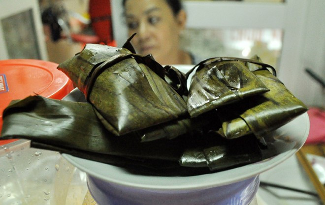 Bánh bột lọc nhân tôm thịt bọc lá chuối giá 3.000 đồng/chiếc