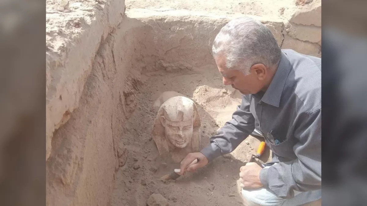 Bức tượng nhân sư có khuôn mặt mà một số nhà khảo cổ tin rằng mô tả hoàng đế La Mã Claudius.