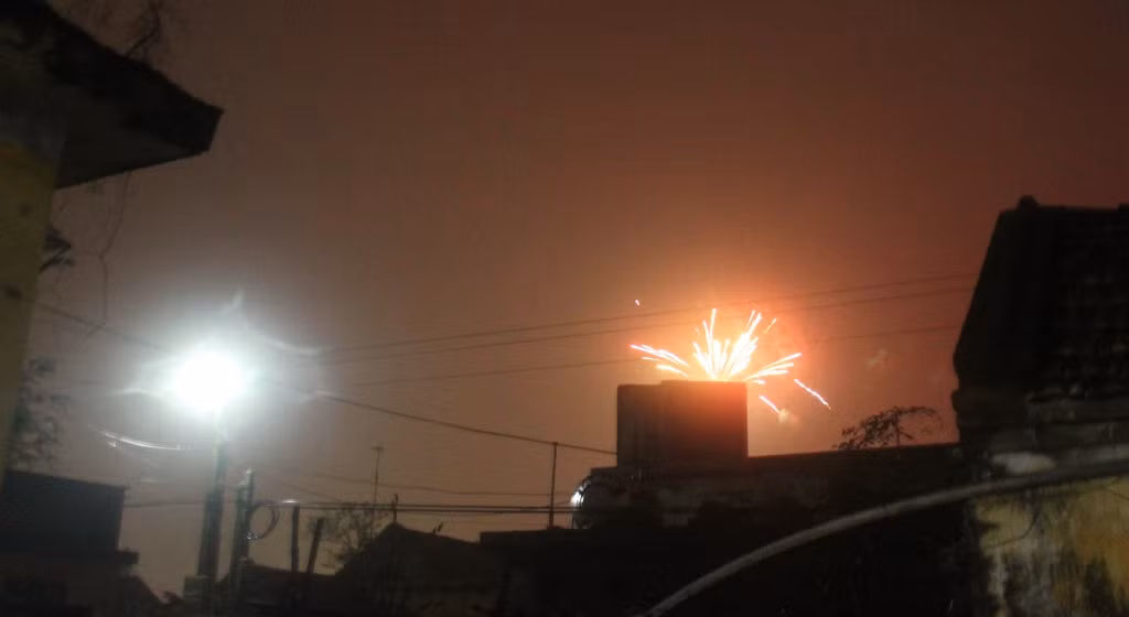 Pháo đốt khắp mọi nơi