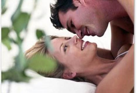 Nam giới cần thận trọng khi sử dụng thuốc tăng cường sinh lực bởi có nhiều khuyến cáo. Ảnh minh họa