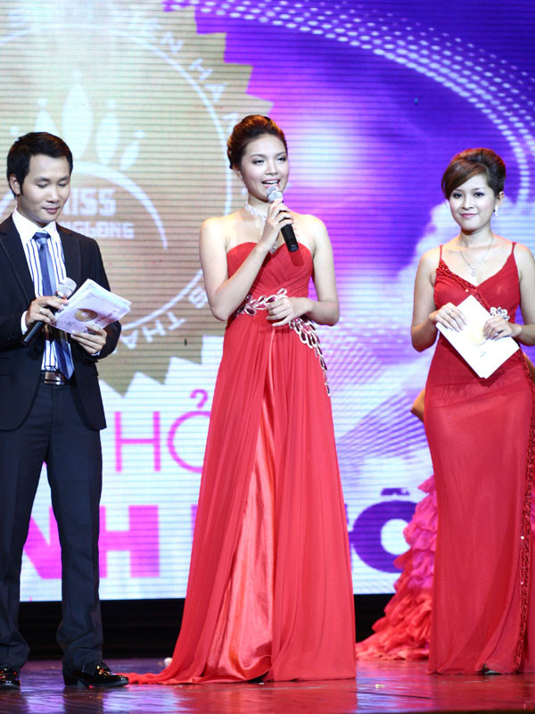 Thùy Dương luôn tạo ấn tượng về sự tự tin và thân thiện