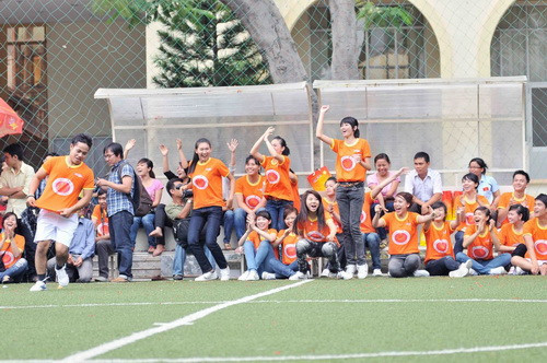 Các ban nữ cổ vũ cực sung