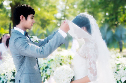 Sohu đưa tin, Hoa hậu Thế giới 2007 mới đây bí mật tổ chức đám cưới ở Phuket (Thái Lan)